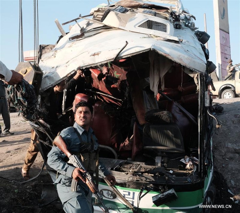 Hien truong vu danh bom lieu chet o Afghanistan, 50 nguoi thuong vong-Hinh-2